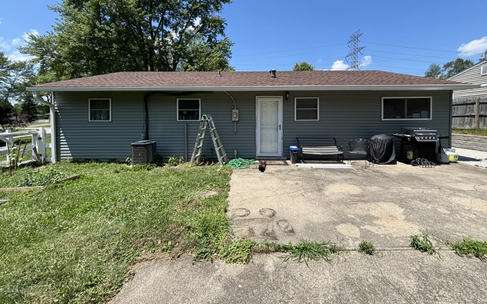 Oaks Roofing & Construction b